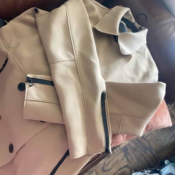 Beautiful Tan Rudsak .Trench Coat - Picture 6 of 10